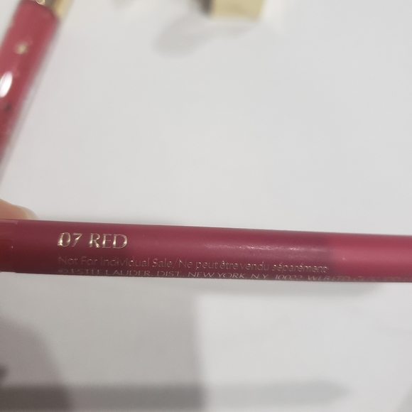 Lipstick & pencil in red with lip shine. - Picture 4 of 4